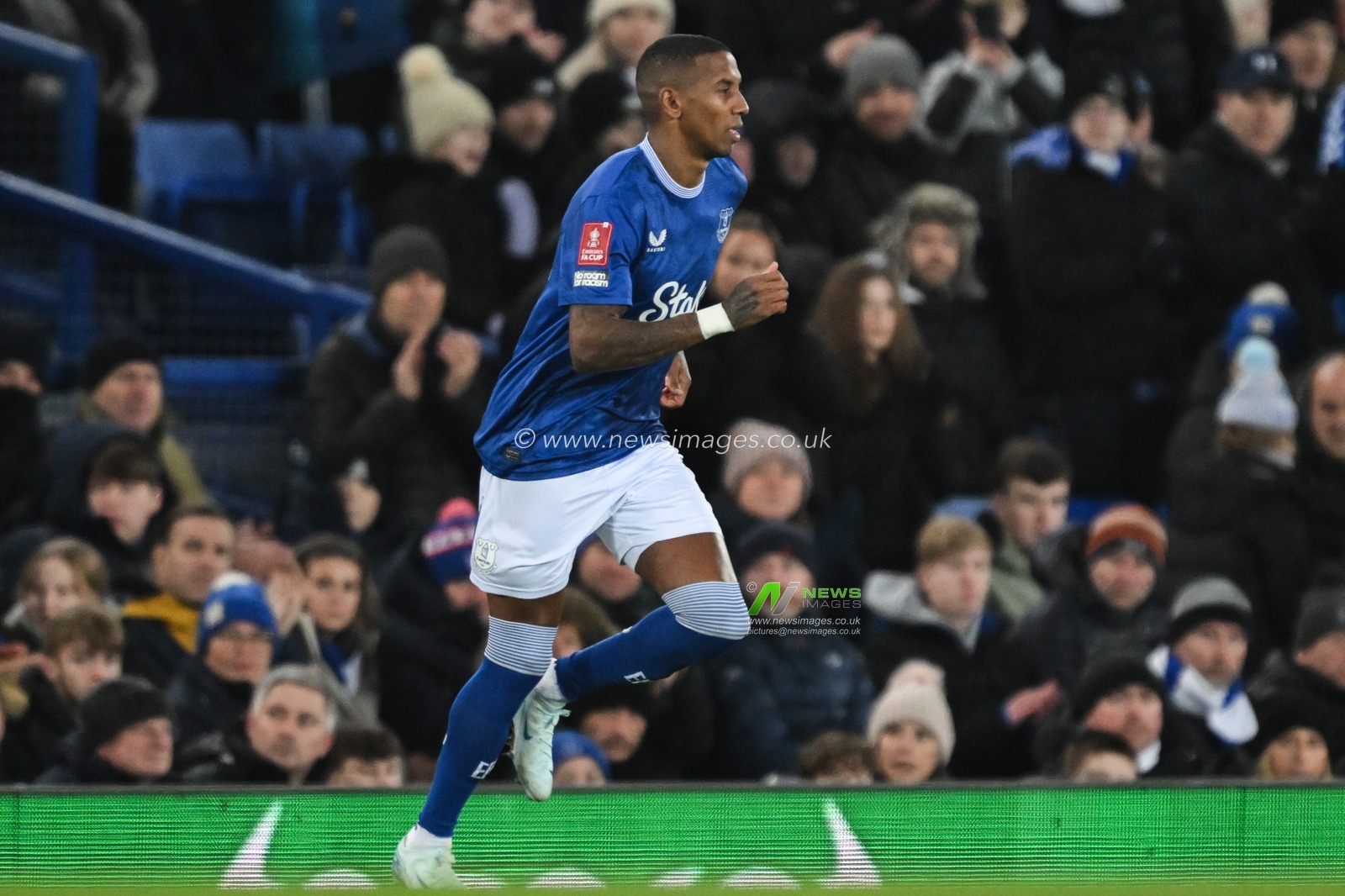 Ashley Young of Everton during the Emirates FA Cup 3rd Round match Everton vs Peterborough United at Goodison Park, Liverpool, United Kingdom, 9th January 2025

(Photo by Craig Thomas/News Images)