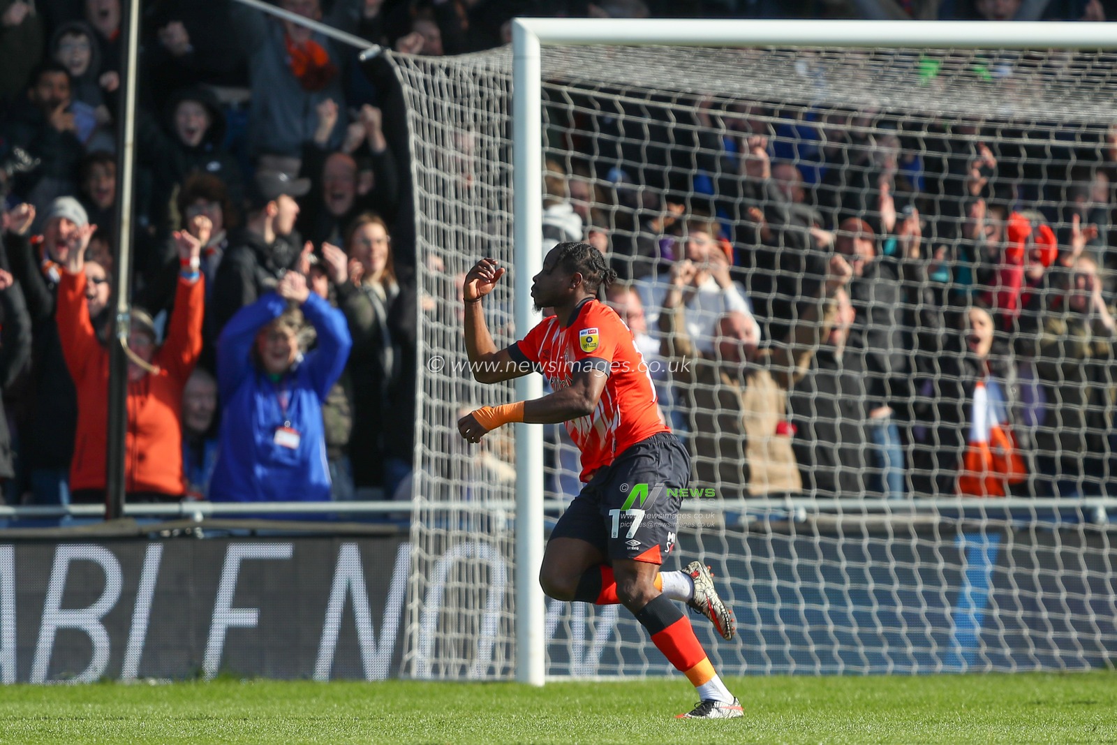 Pelly Ruddock Mpanzu #17 of Luton Town celebrates his goal to make it 3-1 during the Sky Bet Championship match Luton Town vs Blackpool at Kenilworth Road, Luton, United Kingdom, 10th April 2023

(Photo by Gareth Evans/News Images)