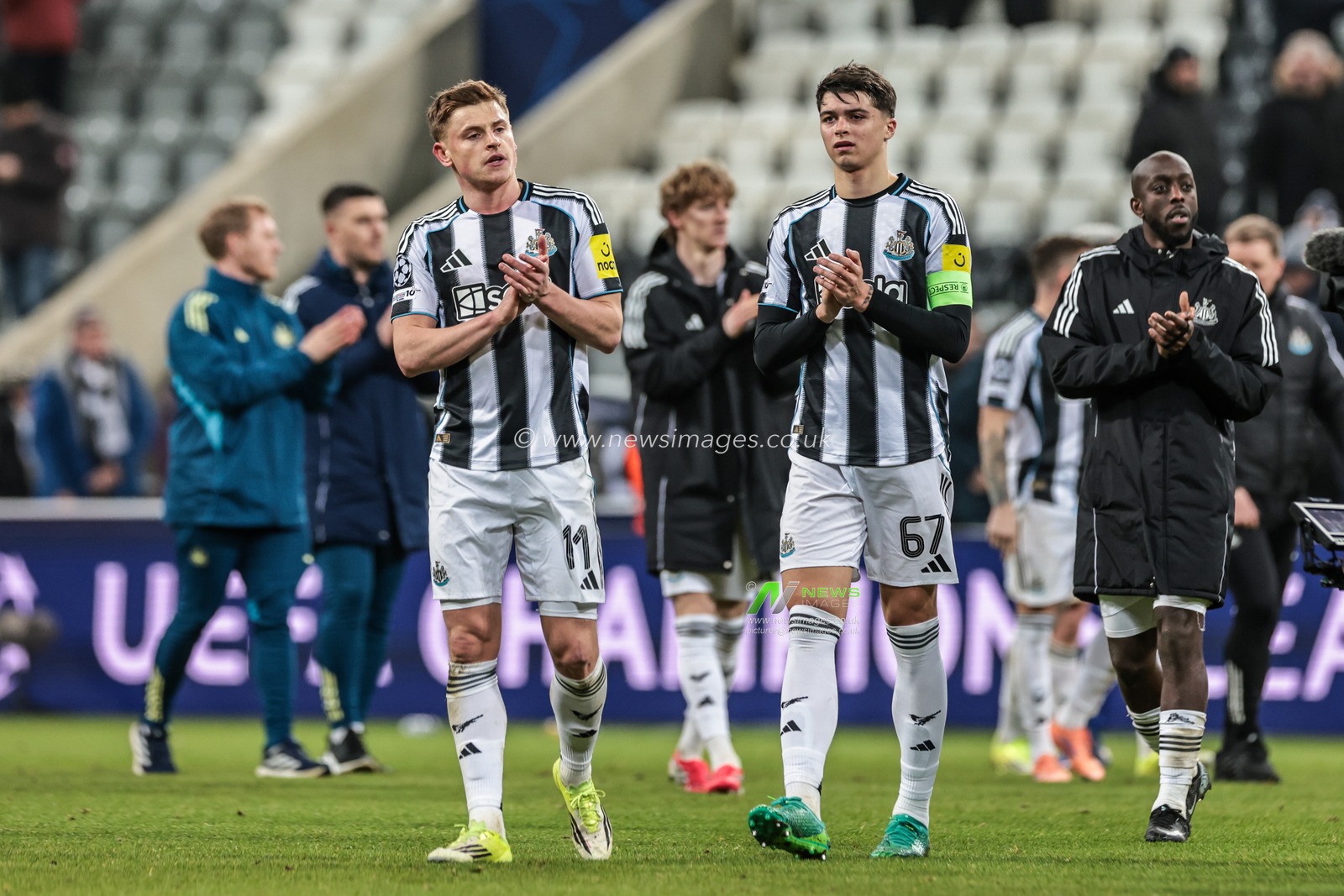 Harvey Barnes of Newcastle Untied and Lewis Miley of Newcastle Untied applauds the fans after the game during the UEFA Champions League Matchday 7 of 8 Newcastle United v PSV Eindhovenn at St. James's Park, Newcastle, United Kingdom, 21st January 2026

(Photo by Mark Cosgrove/News Images)