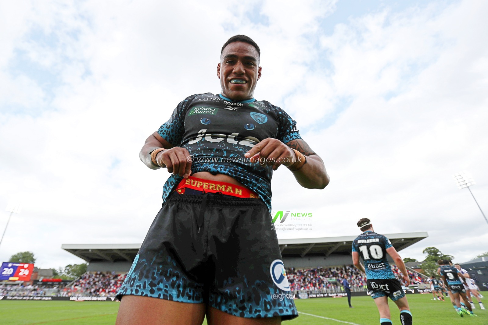 Joe Ofahengaue of Leigh Leopards celebrates after the Betfred Super League Round 14 match Wakefield Trinity vs Leigh Leopards at DIY Kitchens Stadium, Wakefield, United Kingdom, 15th June 2025

(Photo by Sam Eaden/News Images)