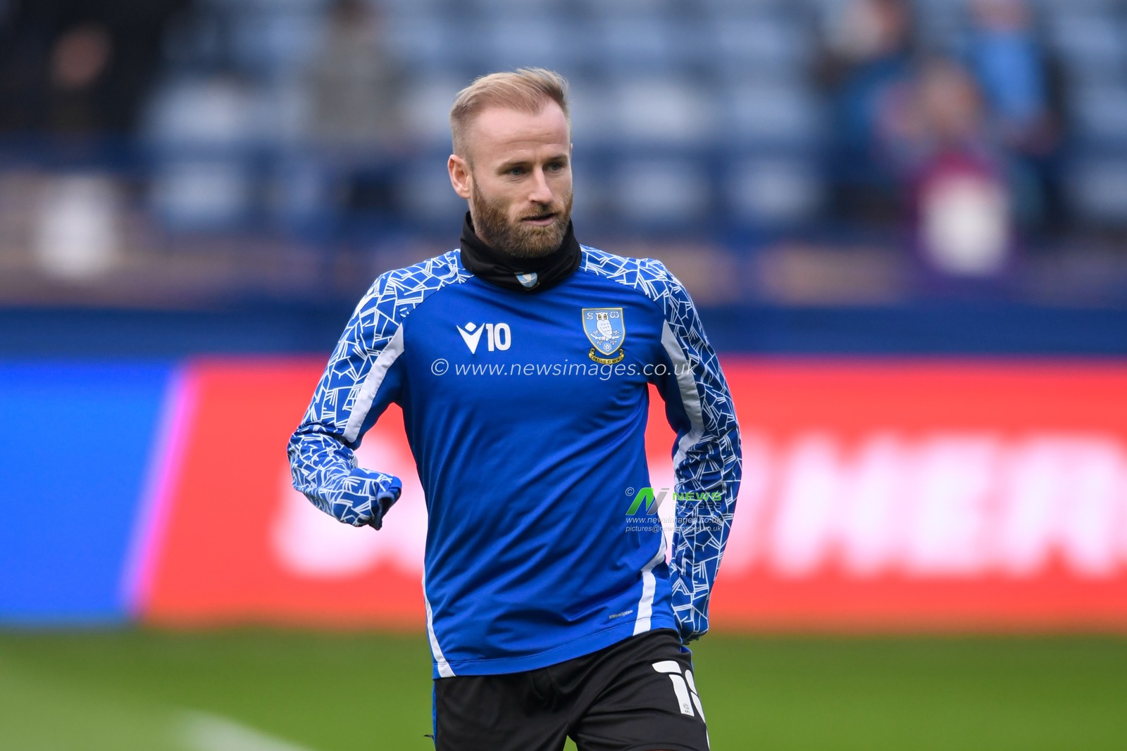 Barry Bannan #10 of Sheffield Wednesday warming up before the game