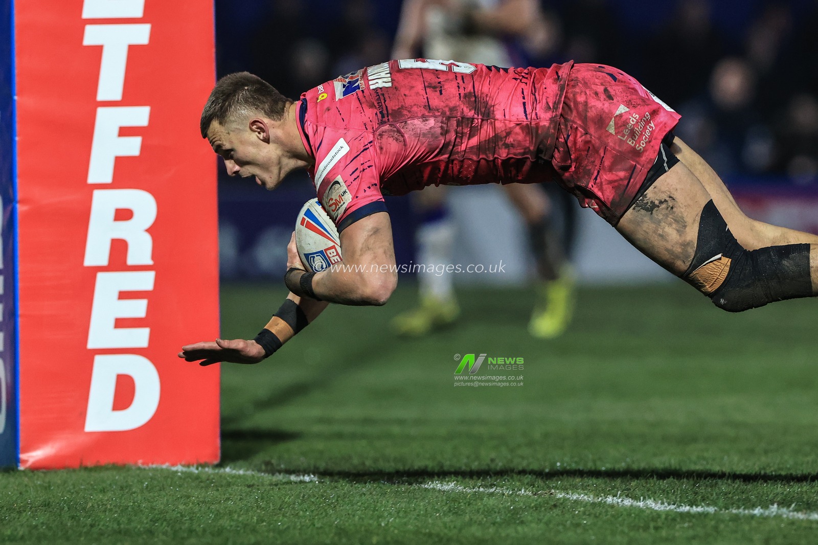 Ash Handley of Leeds Rhinos goes over for a try