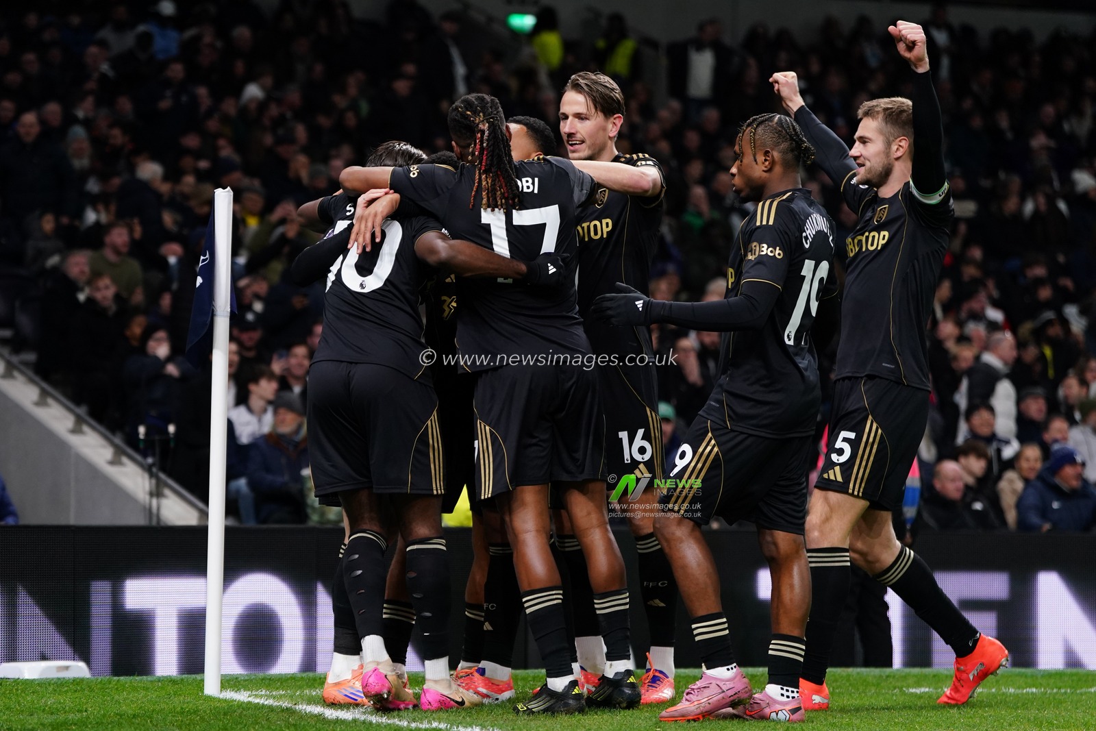 Fulham players celebrate 0-2 lead during the Premier League match Tottenham Hotspur vs Fulham at Tottenham Hotspur Stadium, London, United Kingdom, 29th November 2025

(Photo by Harvey Murphy/News Images)

*** GER AUT SUI OUT ***