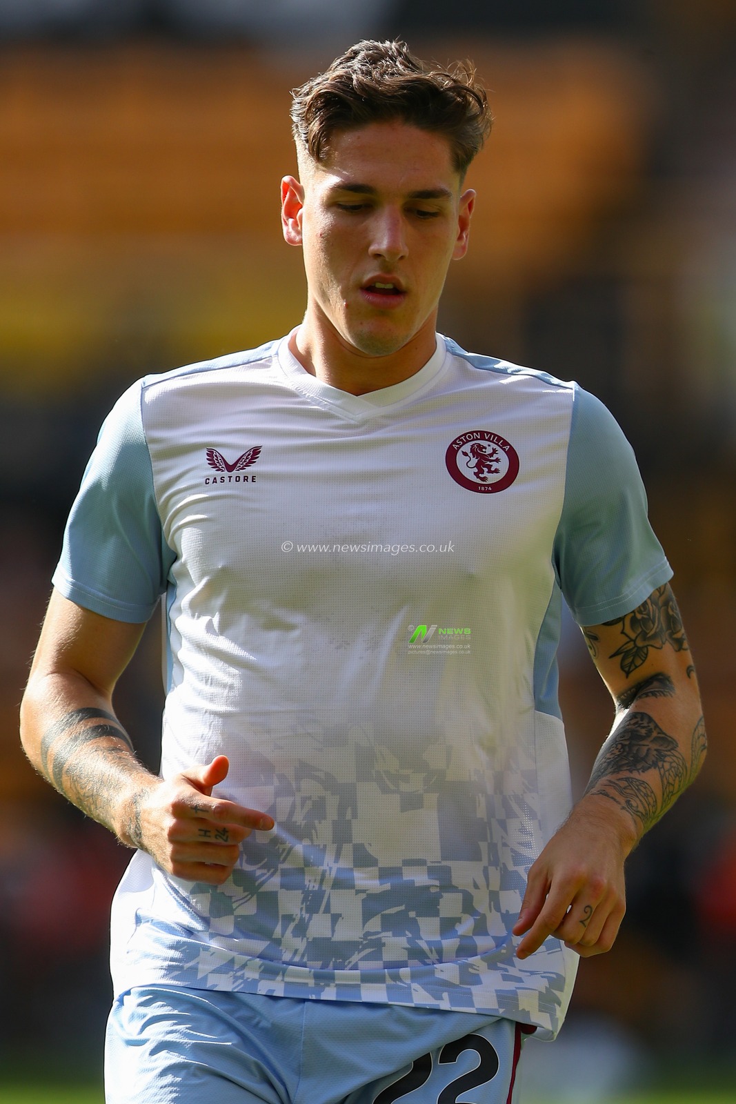 NicolÃ² Zaniolo #22 of Aston Villa during the pre-game warm up ahead of the Premier League match Wolverhampton Wanderers vs Aston Villa at Molineux, Wolverhampton, United Kingdom, 8th October 2023

(Photo by Gareth Evans/News Images)