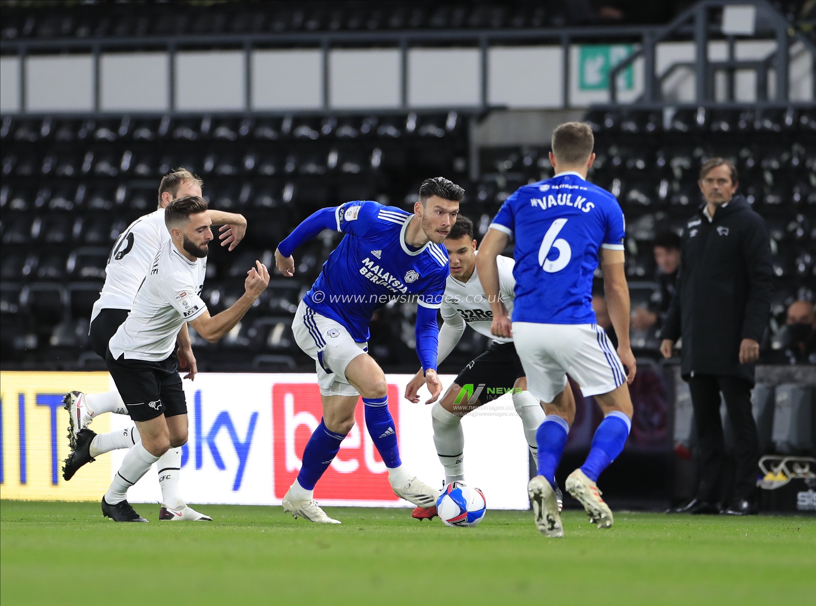 Kieffer Moore (10) of Cardiff City controls the ball