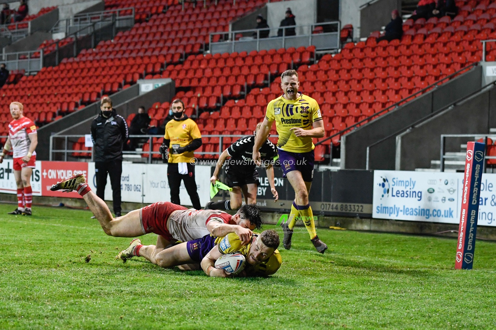 TRY Jackson Hastings (31) of Wigan Warriors goes over for a try to make it 6 - 16