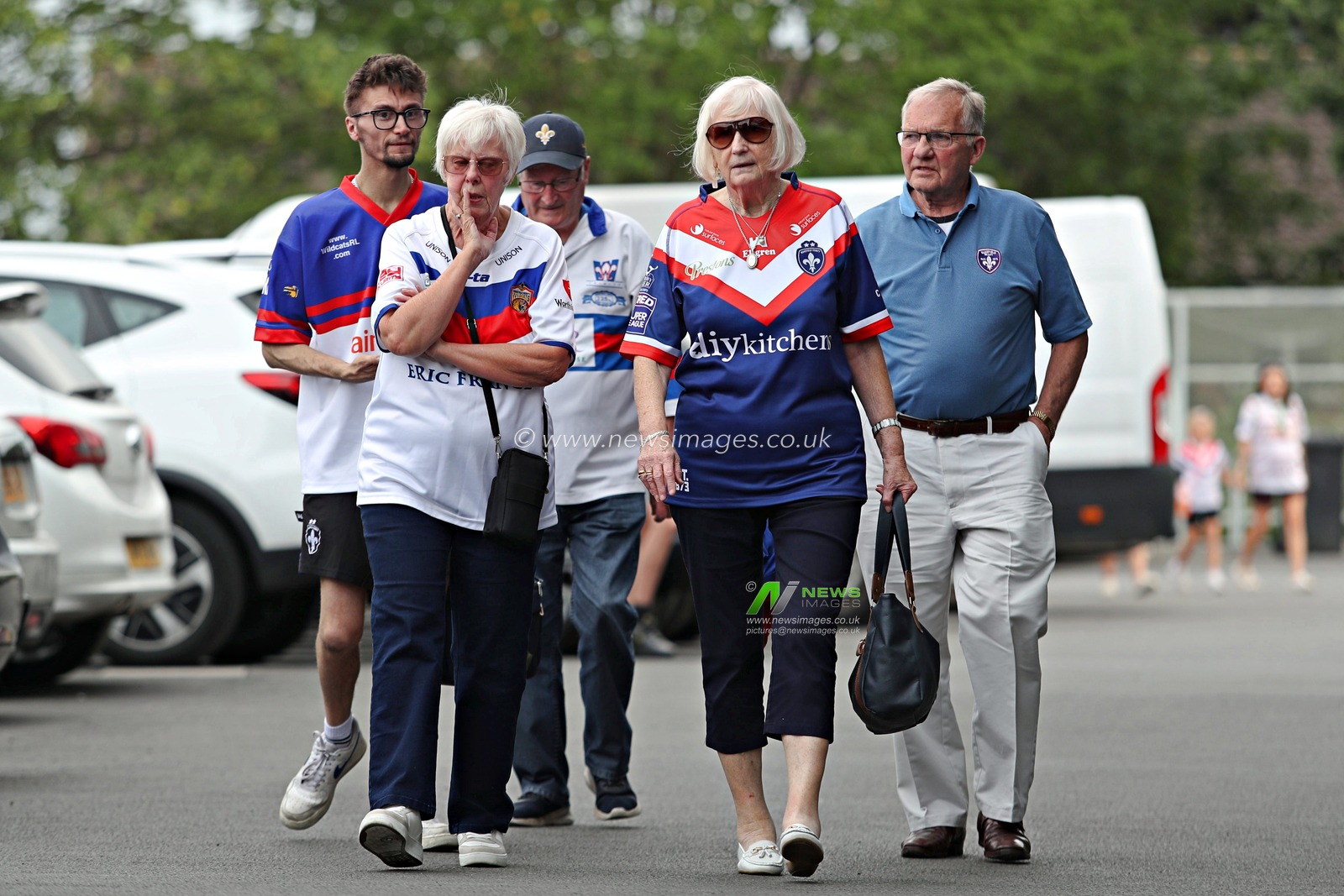 Wakefield fans before the Betfred Super League round 15 match Wakefield Trinity vs Wigan Warriors at DIY Kitchens Stadium, Wakefield, United Kingdom, 20th June 2025

(Photo by Sam Eaden/News Images)