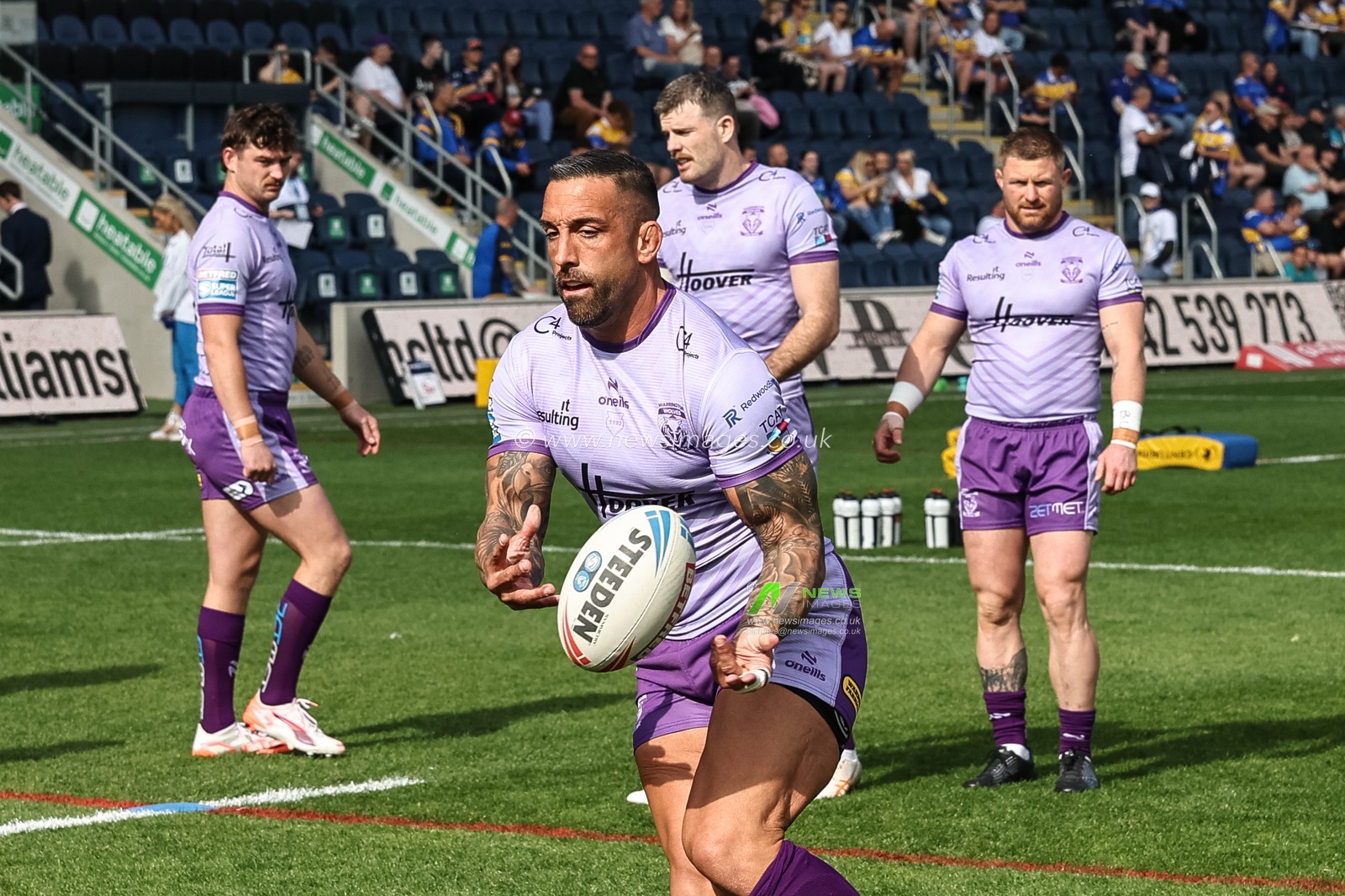 Paul Vaughan of Warrington Wolves in the pre-game warm up during the Betfred Super League Round 14 Leeds Rhinos v Warrington Wolves at Headingley Stadium, Leeds, United Kingdom, 14th June 2025

(Photo by Mark Cosgrove/News Images)