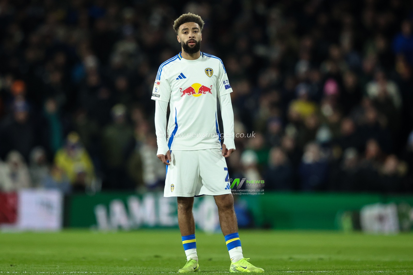 Jayden Bogle of Leeds United during the Sky Bet Championship match Leeds United vs Sunderland at Elland Road, Leeds, United Kingdom, 17th February 2025

(Photo by Alfie Cosgrove/News Images)