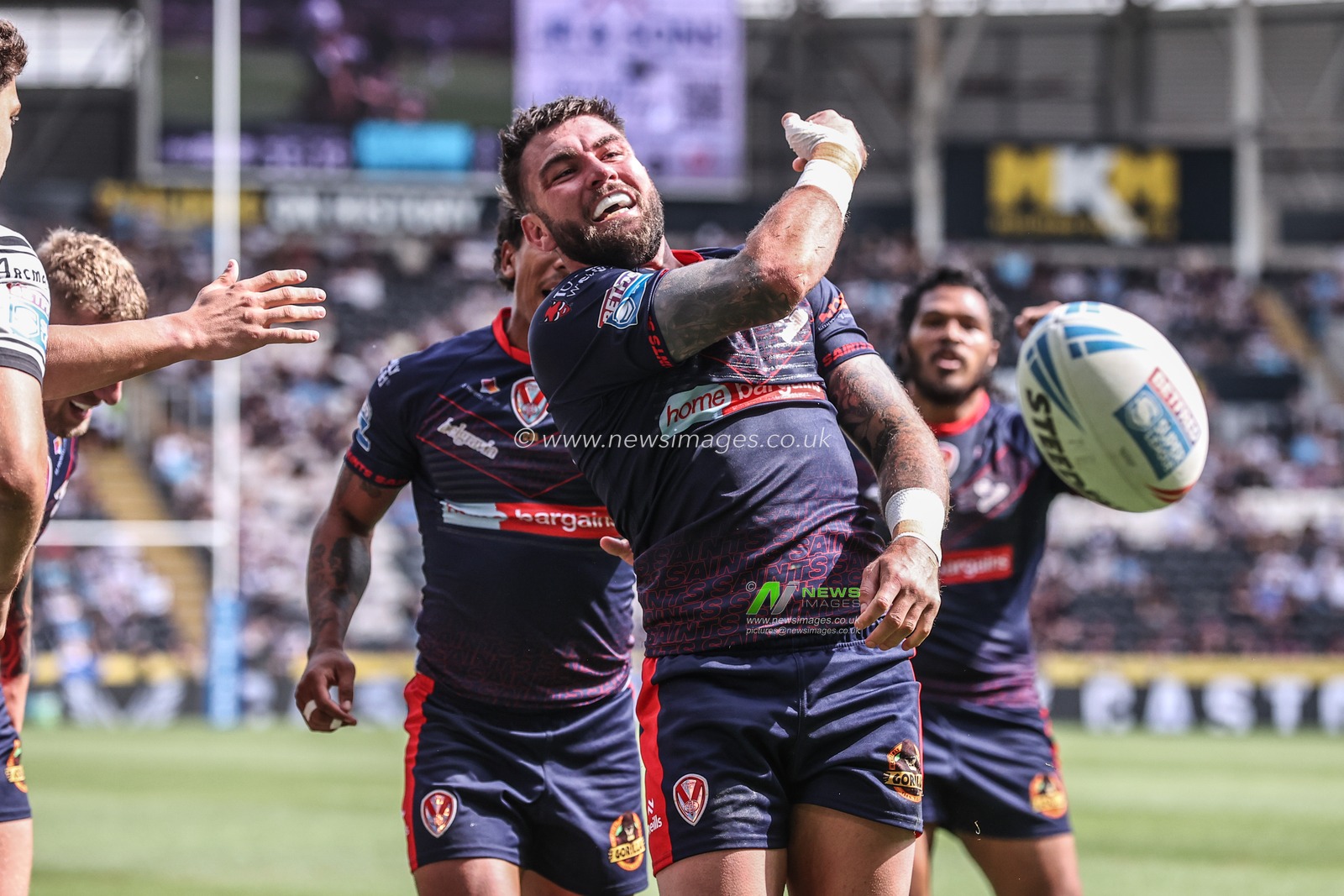 Kyle Feldt of St. Helens celebrates his try during the Betfred Super League round 17 match Hull FC vs St Helens at MKM Stadium, Hull, United Kingdom, 5th July 2025

(Photo by Alfie Cosgrove/News Images)
