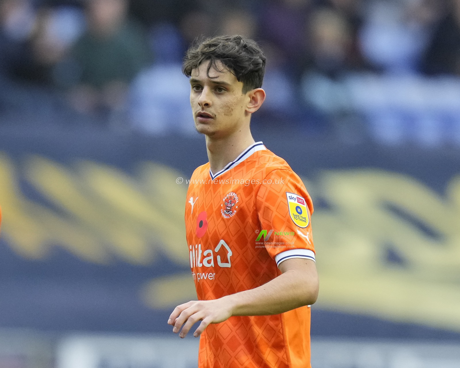 Charlie Patino #28 of Blackpool during the Sky Bet Championship match Wigan Athletic vs Blackpool at DW Stadium, Wigan, United Kingdom, 12th November 2022

(Photo by Steve Flynn/News Images)
