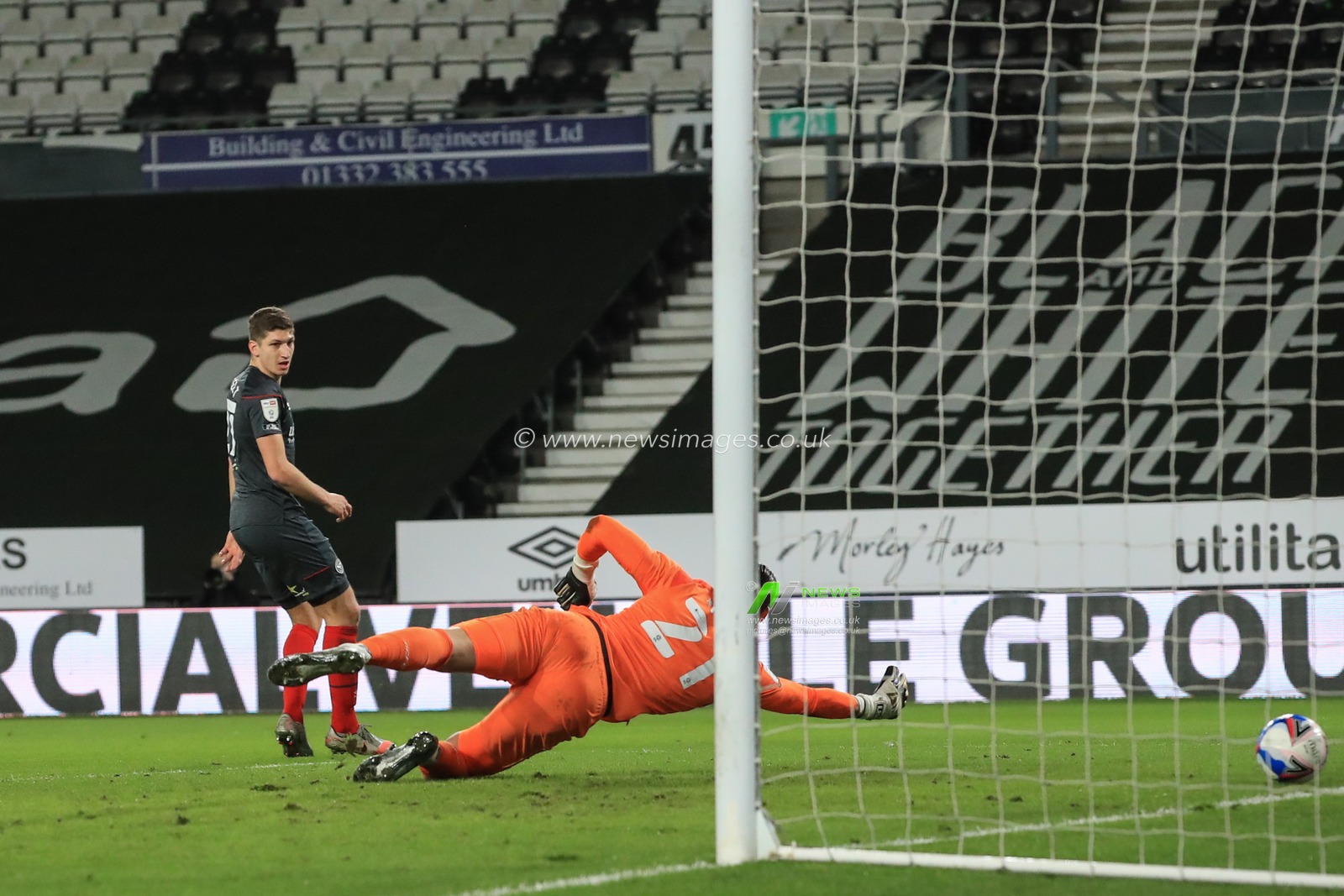 Sergi Canos #7 of Brentford scores to make it 0-2