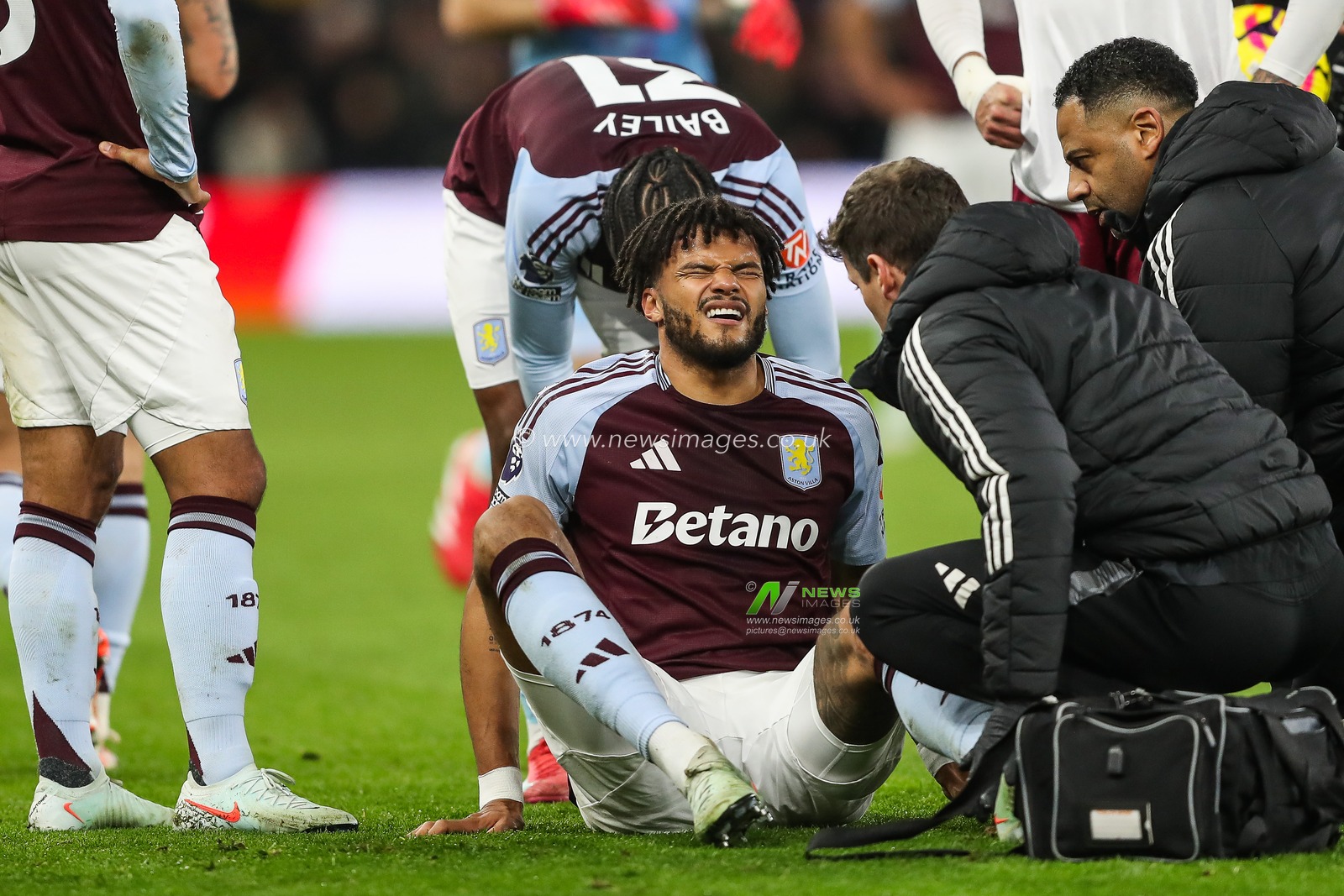 Tyrone Mings of Aston Villa goes down holding his knee and receives treatment during the Premier League match Aston Villa vs West Ham United at Villa Park, Birmingham, United Kingdom, 26th January 2025

(Photo by Gareth Evans/News Images)
