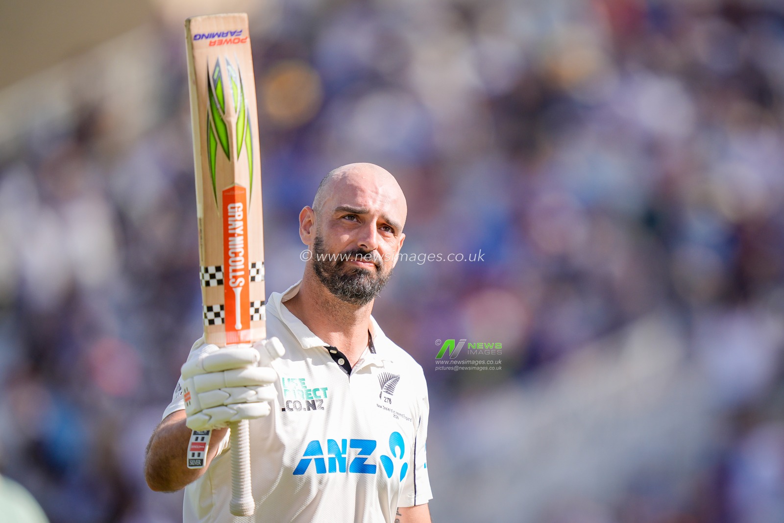 Daryl Mitchell of New Zealand walks off and applauds fans as he celebrates scoring and unbeaten 100 runs as he reaches his century during the 3rd Rothesay Test Match Day 4 match England vs New Zealand at Trent Bridge, Nottingham, United Kingdom on 28 June 2026

(Photo by Maynard Manyowa/News Images)