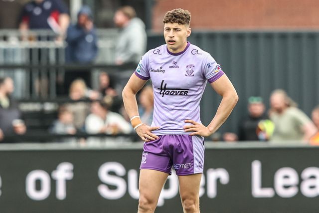 Zack Gardner of Warrington Wolves during the Betfred Super League Round 11 match Wakefield Trinity vs Warrington Wolves at DIY Kitchens Stadium, Wakefield, United Kingdom, 18th May 2025

(Photo by Alfie Cosgrove/News Images)