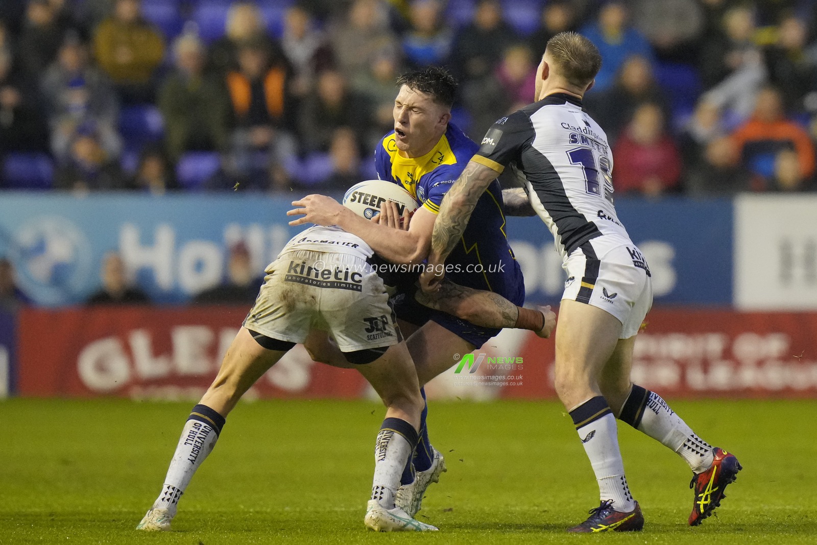Matty Nicholson of Warrington Wolves runs at the Hull FC defence during the Betfred Super League Round 10 match Warrington Wolves vs Hull FC at Halliwell Jones Stadium, Warrington, United Kingdom, 3rd May 2024

(Photo by Steve Flynn/News Images)
