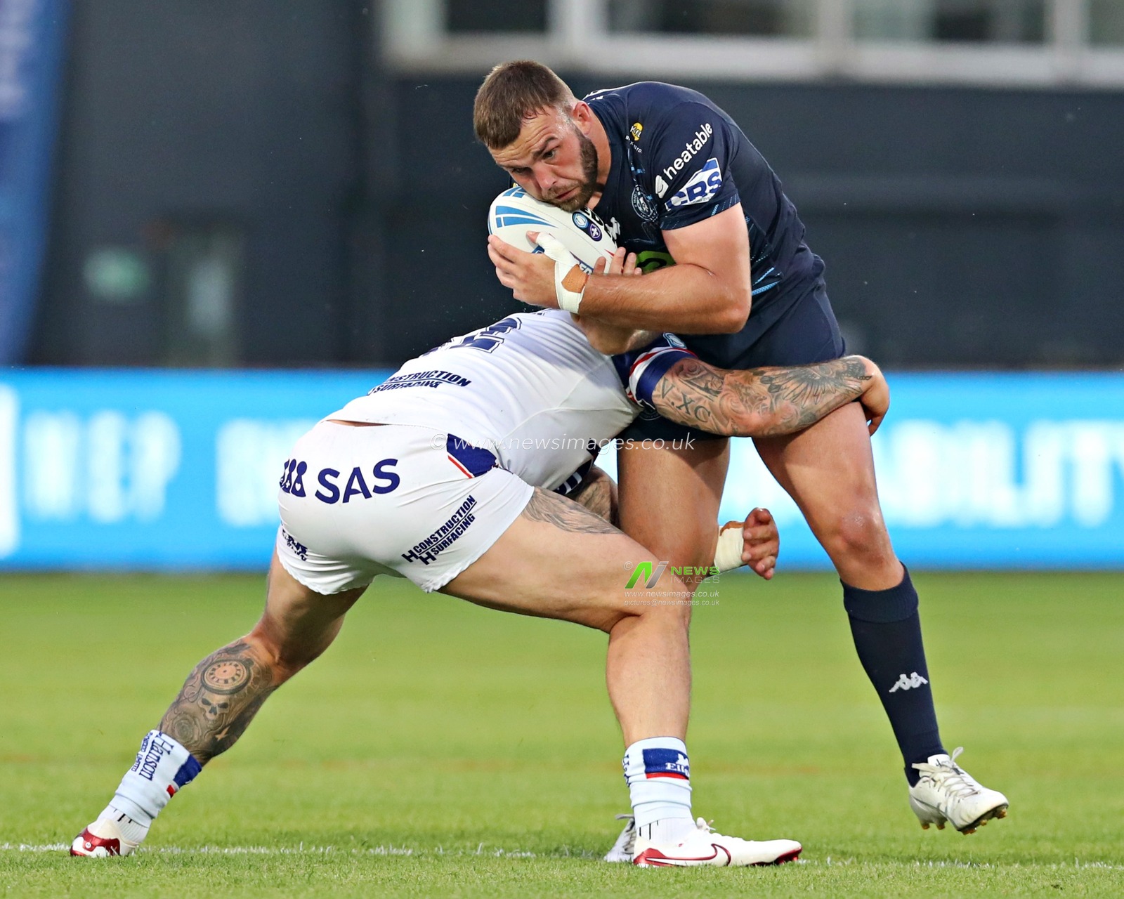 Caius Faatili of Wakefield Trinity tackles Kaide Ellis of Wigan Warriors during the Betfred Super League round 15 match Wakefield Trinity vs Wigan Warriors at DIY Kitchens Stadium, Wakefield, United Kingdom, 20th June 2025

(Photo by Sam Eaden/News Images)