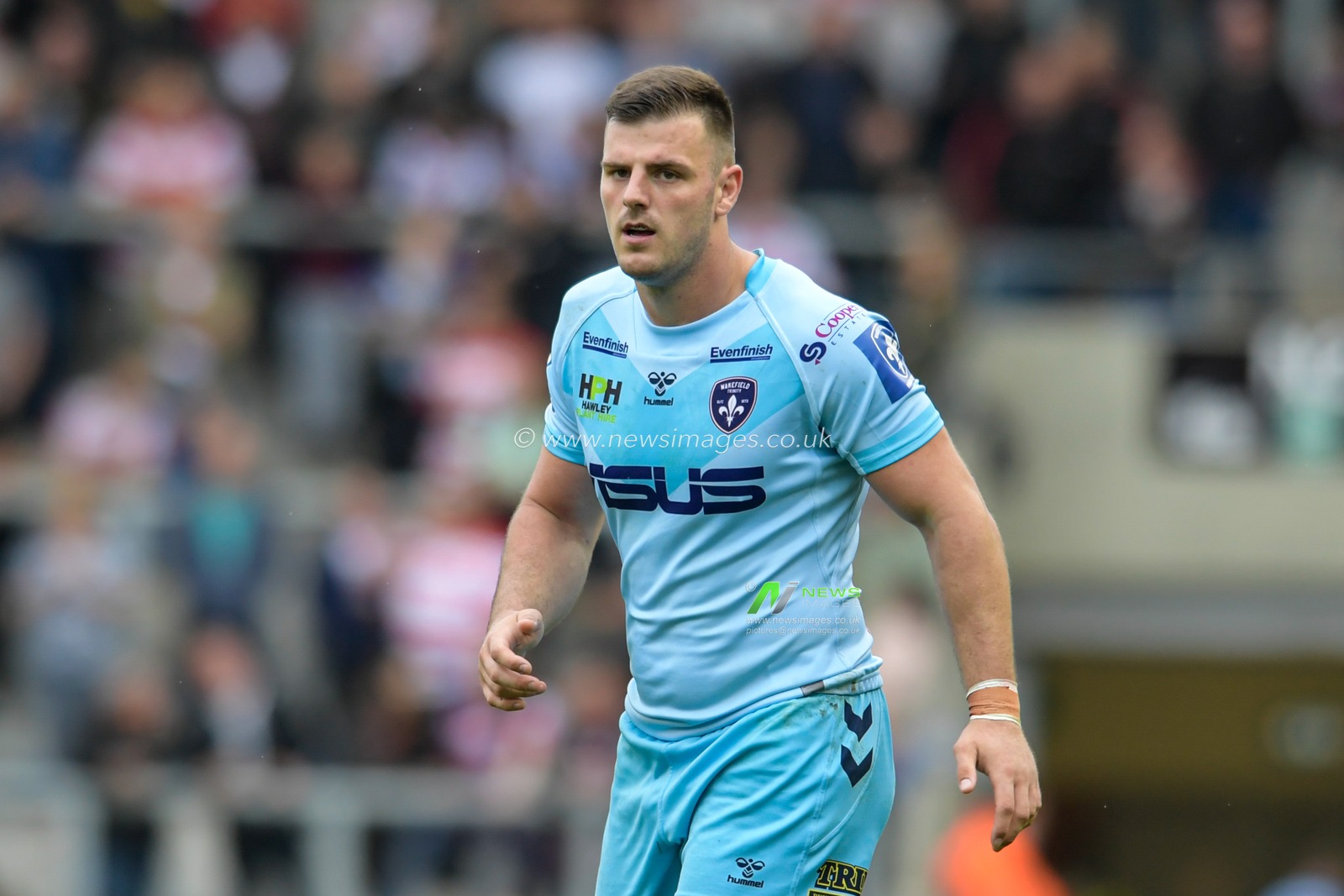 Joe Arundel (20) of Wakefield Trinity in action during the game