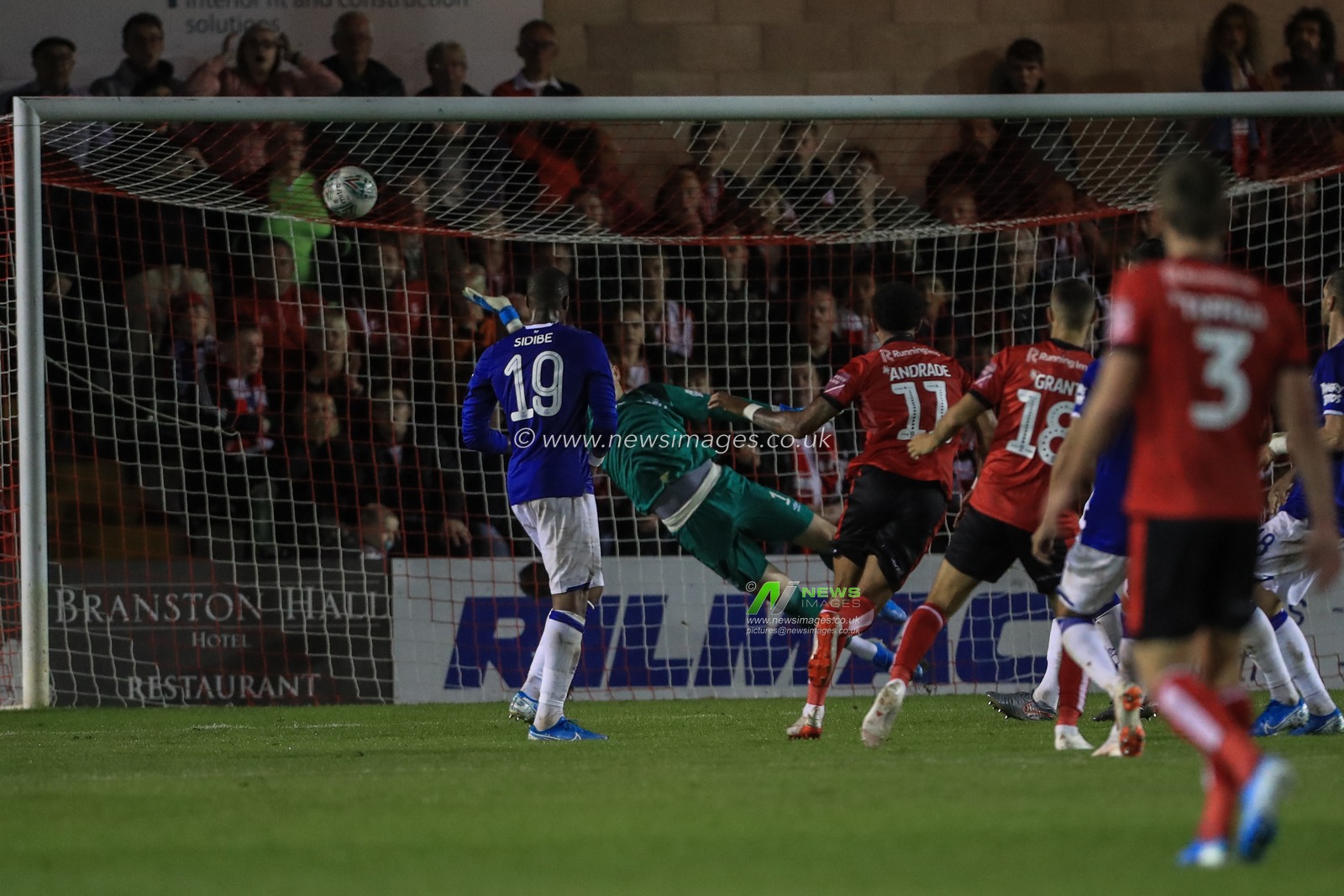 28th August 2019 , Sincil Bank, Lincoln, England; Carabao Cup Football, Second Round, Lincoln City vs Everton ; Bruno Andrade (11) of Lincoln City scores to make it 2-2


Credit: Mark Cosgrove/News Images

English Football League images are subject to DataCo Licence