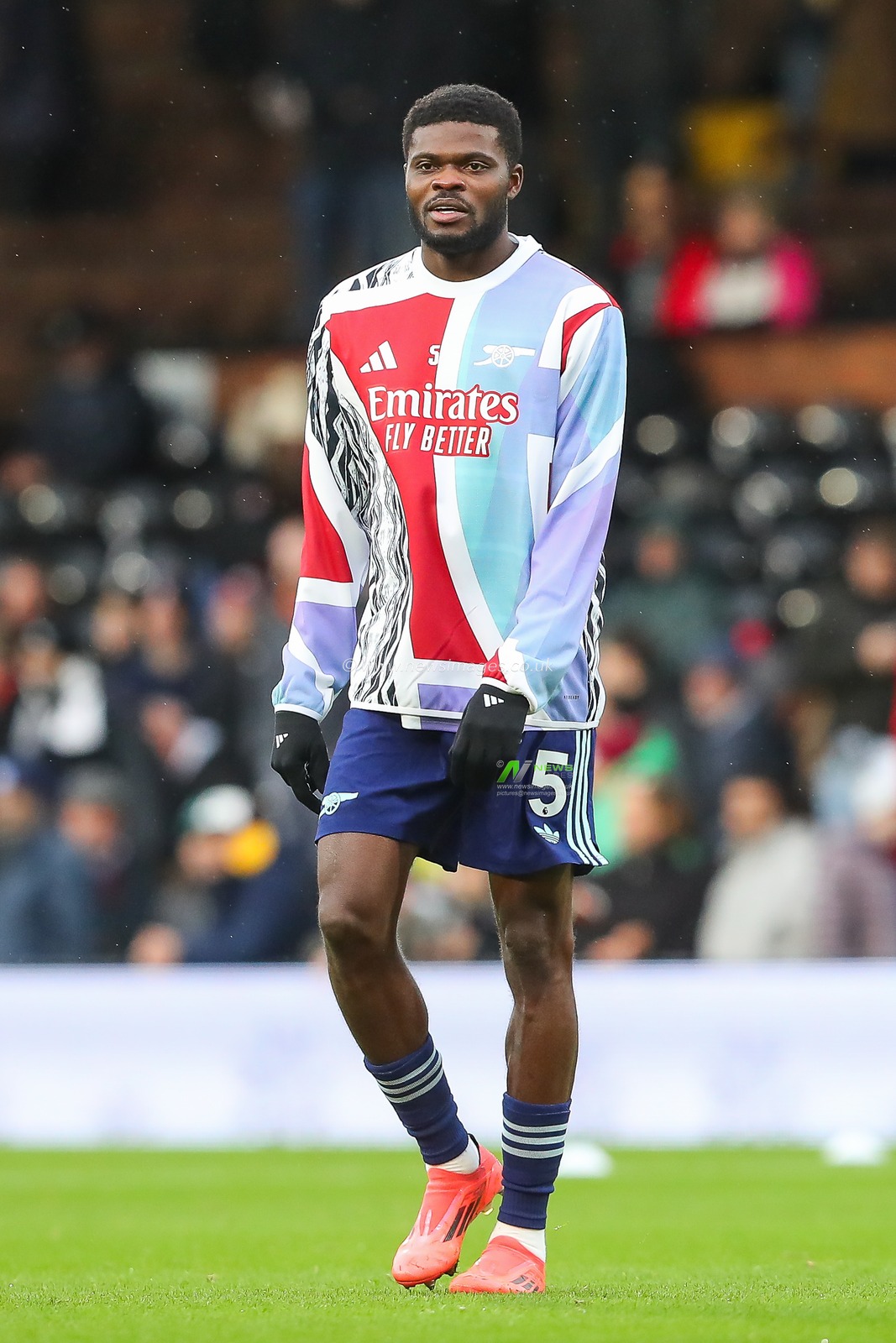 Thomas Partey of Arsenal during the pre-game warmup ahead of the Premier League match Fulham vs Arsenal at Craven Cottage, London, United Kingdom, 8th December 2024

(Photo by Gareth Evans/News Images)