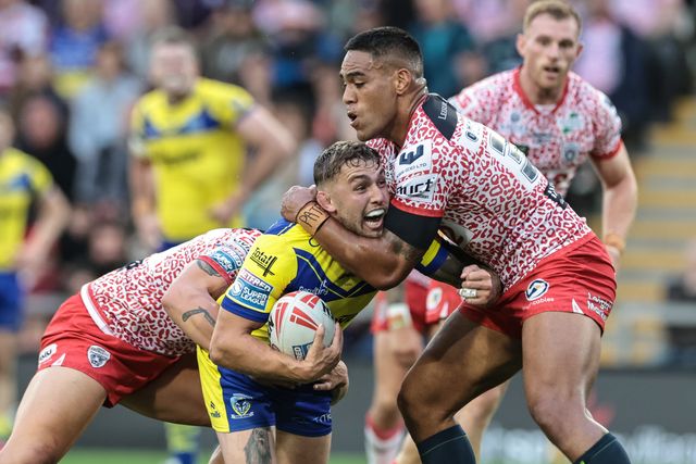 Sam Powell of Warrington Wolves is tackled around the neck by Joe Ofahengaue of Leigh Leopards during the Betfred Super League Round 20 Leigh Leopards vs Warrington Wolves at Leigh Sports Village, Leigh, United Kingdom, 1st August 2025

(Photo by Mark Cosgrove/News Images)