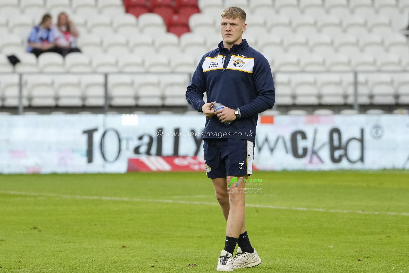 James McDonnell #19 of Leeds Rhinos inspects the pitch before the Betfred Super League Round 20 match St Helens vs Leeds Rhinos at Totally Wicked Stadium, St Helens, United Kingdom, 28th July 2023

(Photo by Steve Flynn/News Images)