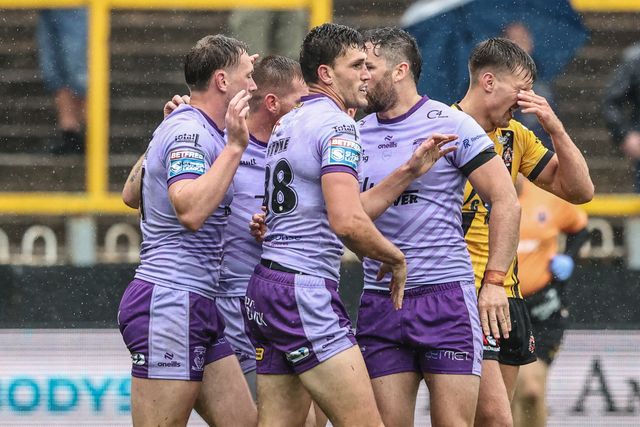 Sam Stone of Warrington Wolves celebrates his try during the Betfred Super League round 19 match Castleford Tigers vs Warrington Wolves at The Mend-A-Hose Jungle, Castleford, United Kingdom, 20th July 2025

(Photo by Alfie Cosgrove/News Images)