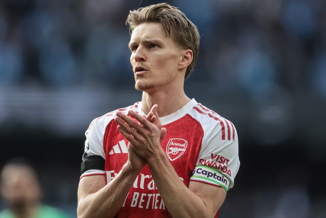 Martin Ødegaard of Arsenal applauds the fans after the final whistle during the Premier League match Manchester City vs Arsenal at Etihad Stadium, Manchester, United Kingdom on 19 April 2026

(Photo by Mark Cosgrove/News Images)