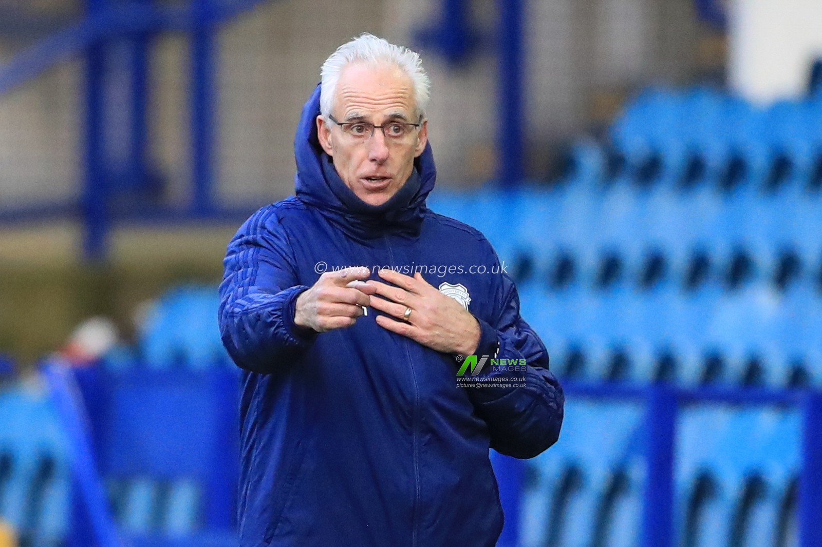 Mick McCarthy manager of Cardiff City gives his team instructions