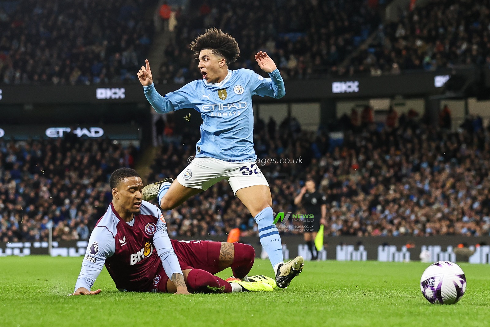 Ezri Konsa of Aston Villa fouled by Rico Lewis of Manchester City during the Premier League match Manchester City vs Aston Villa at Etihad Stadium, Manchester, United Kingdom, 3rd April 2024

(Photo by Mark Cosgrove/News Images)