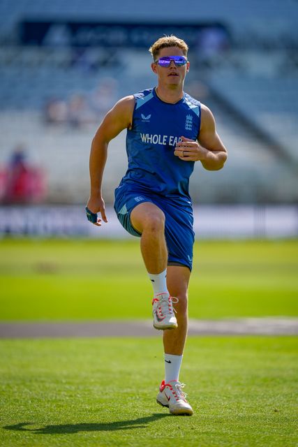 Jacob Bethell of England in the pre-game warm up during the 3rd Rothesay Test Match Day 1 match England vs New Zealand at Trent Bridge, Nottingham, United Kingdom on 25 June 2026

(Photo by Maynard Manyowa/News Images)
