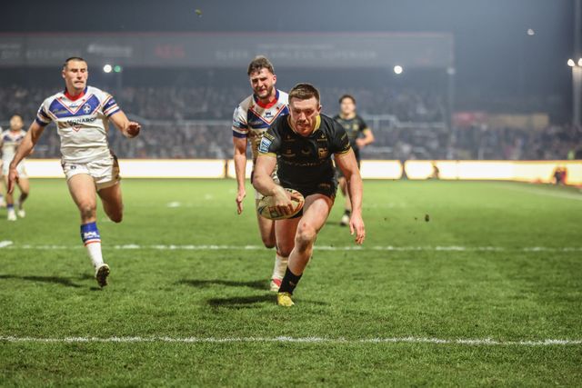 Ed Chamberlain of Hull FC goes over for a try during the Betfred Super League Round 5 match Wakefield Trinity vs Hull FC at DIY Kitchens Stadium, Wakefield, United Kingdom, 21st March 2025

(Photo by Alfie Cosgrove/News Images)