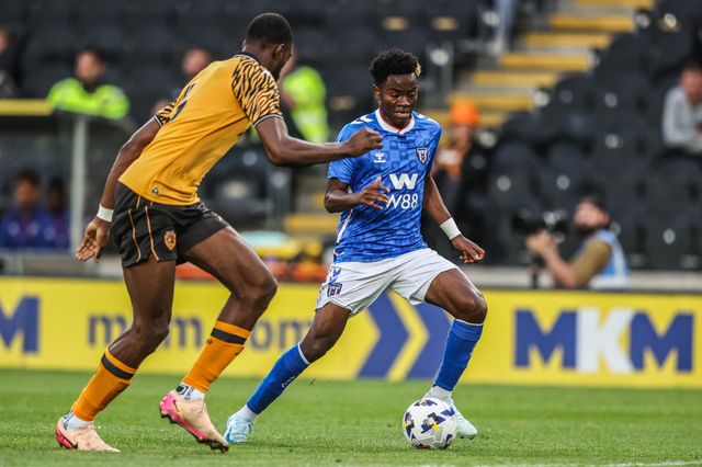 Simon Adingra of Sunderland breaks with the ball during the Pre-season friendly match Hull City vs Sunderland at MKM Stadium, Hull, United Kingdom, 29th July 2025

(Photo by Alfie Cosgrove/News Images)
