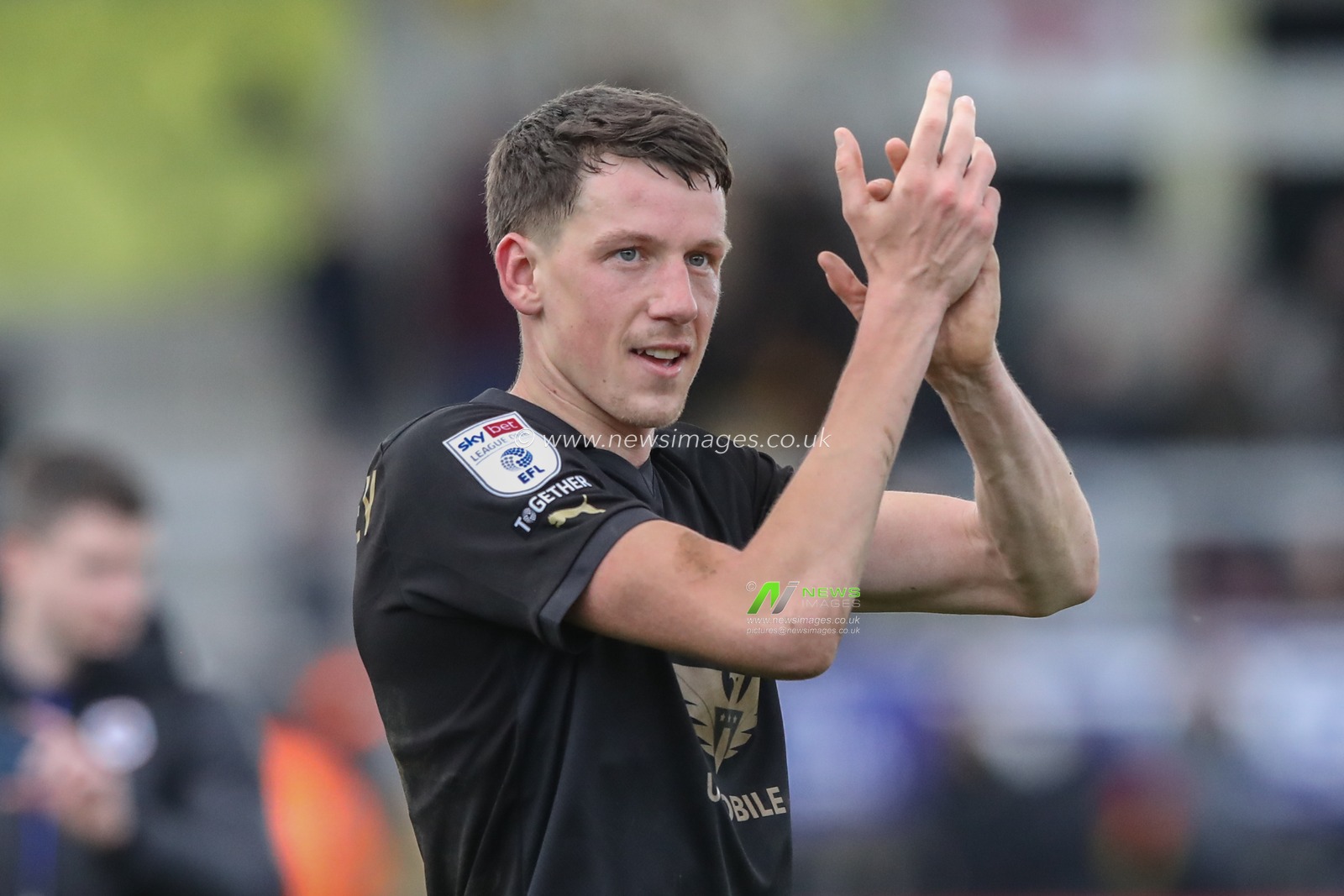 MaÃ«l de Gevigney of Barnsley celebrates the win with the fans during the Sky Bet League 1 match Burton Albion vs Barnsley at Pirelli Stadium, Burton upon Trent, United Kingdom, 1st April 2024

(Photo by Alfie Cosgrove/News Images)