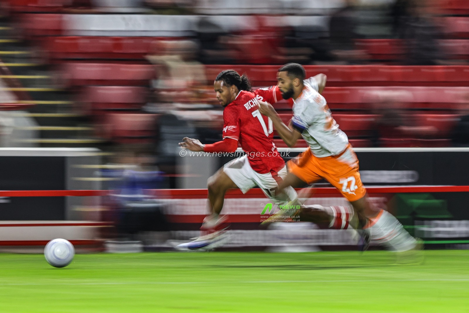 Amani Richards of Barnsley breaks with the ball during the Sky Bet League One match Barnsley vs Blackpool at Oakwell, Barnsley, United Kingdom on 02 September 2026

(Photo by Alfie Cosgrove/News Images)