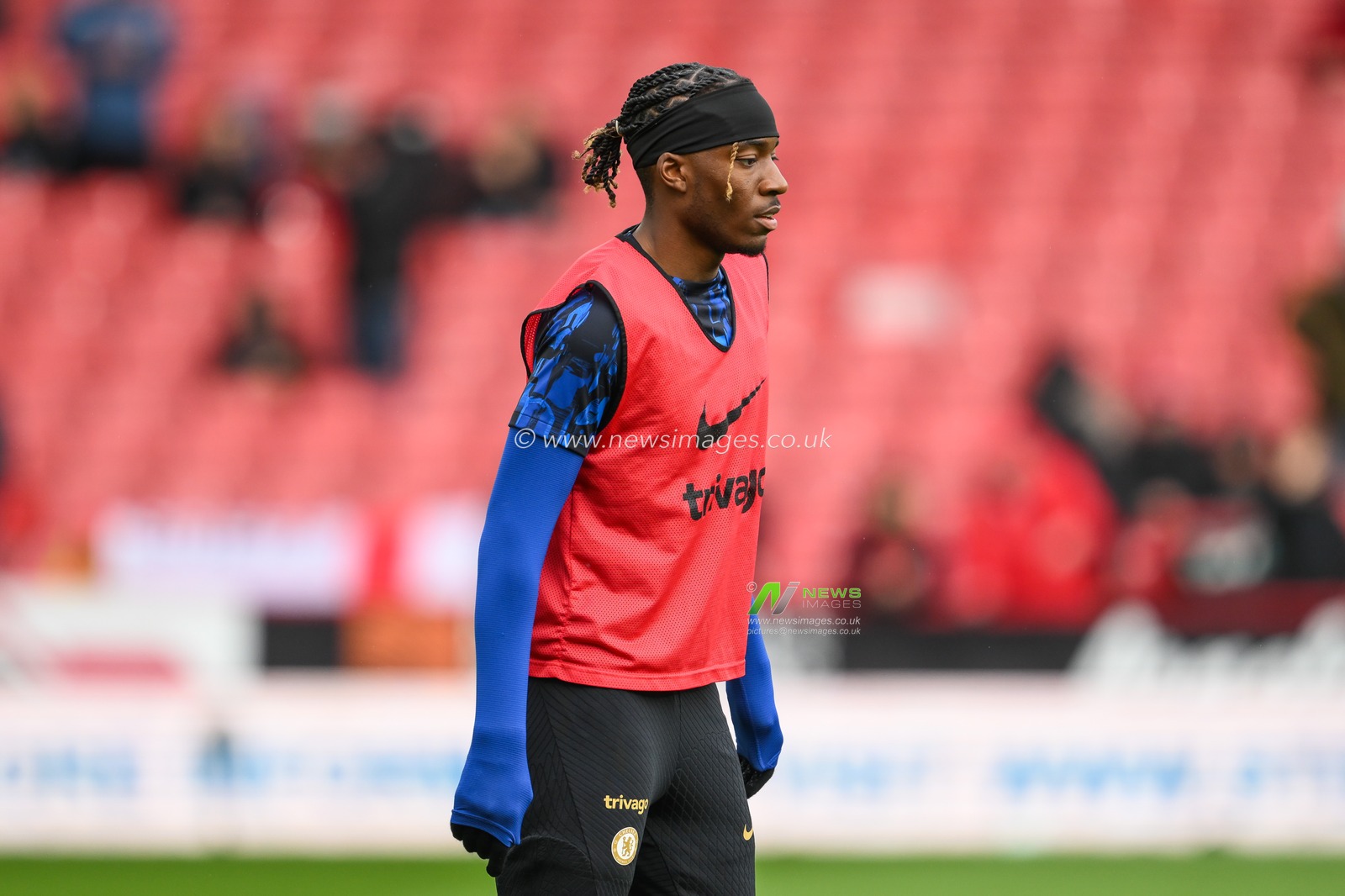 Noni Madueke of Chelsea during the pre-game warmup ahead of the Premier League match Sheffield United vs Chelsea at Bramall Lane, Sheffield, United Kingdom, 7th April 2024

(Photo by Craig Thomas/News Images)