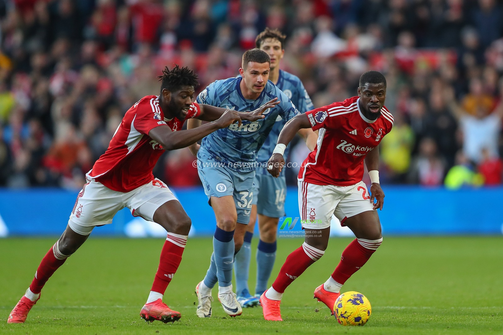 Serge Aurier #24 of Nottingham Forest in action during the Premier League match Nottingham Forest vs Aston Villa at City Ground, Nottingham, United Kingdom, 5th November 2023

(Photo by Gareth Evans/News Images)
