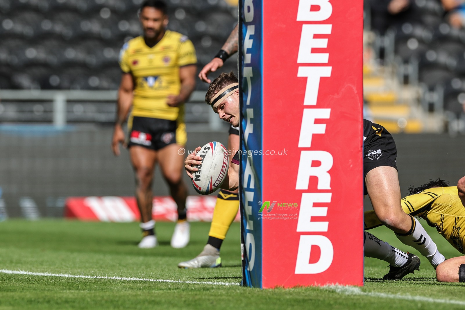 Cameron Scott #17 of Hull FC goes over for a try during the Betfred Super League Round 19 match Hull FC vs Castleford Tigers at MKM Stadium, Hull, United Kingdom, 15th July 2023

(Photo by Mark Cosgrove/News Images)