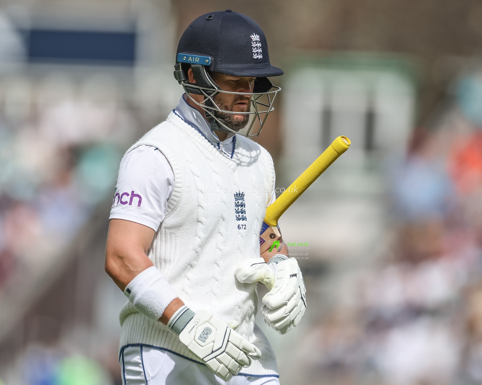 A dejected Ben Duckett of England leaves the field after been dismissed for 7 runs during the 3rd Rothesay Test Match Day Three England v Sri Lanka at The Kia Oval, London, United Kingdom, 8th September 2024

(Photo by Mark Cosgrove/News Images)
