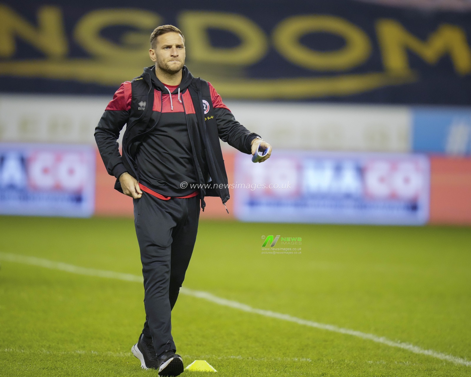 Billy Sharp #10 of Sheffield United  inspects the pitch before the Sky Bet Championship match Wigan Athletic vs Sheffield United at DW Stadium, Wigan, United Kingdom, 19th December 2022

(Photo by Steve Flynn/News Images)