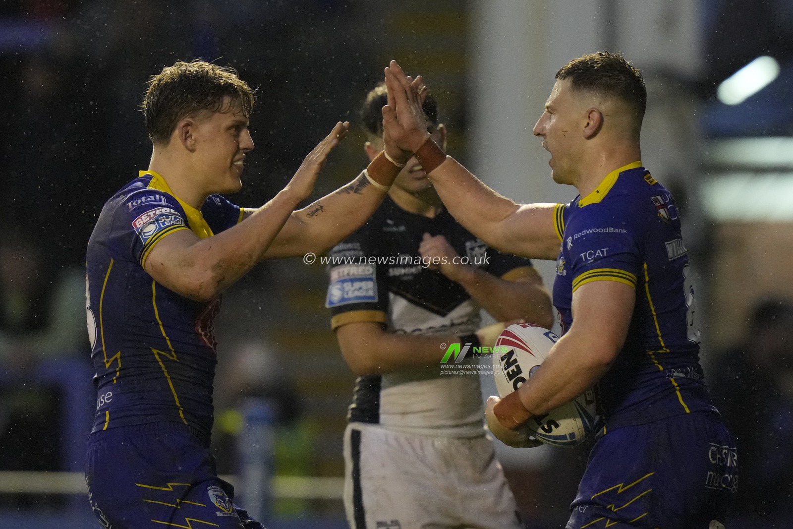 Aaron Lindop of Warrington Wolves celebrates with George Williams of Warrington Wolves after Williams scores a try during the Betfred Super League Round 10 match Warrington Wolves vs Hull FC at Halliwell Jones Stadium, Warrington, United Kingdom, 3rd May 2024

(Photo by Steve Flynn/News Images)