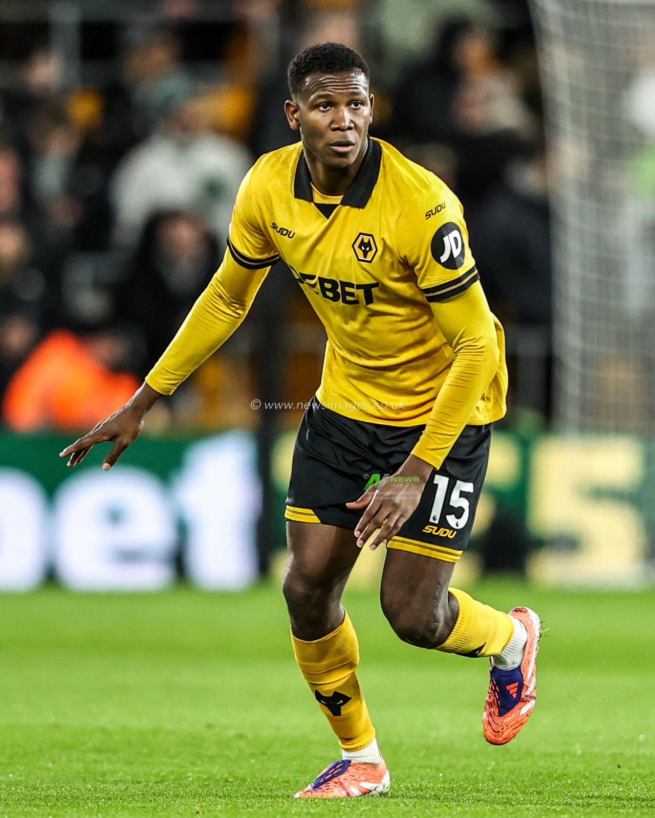Yerson Mosquera of Wolverhampton Wanderers during the Premier League match Wolverhampton Wanderers vs Manchester United at Molineux, Wolverhampton, United Kingdom, 8th December 2025

(Photo by Alfie Cosgrove/News Images)

*** GER AUT SUI OUT ***