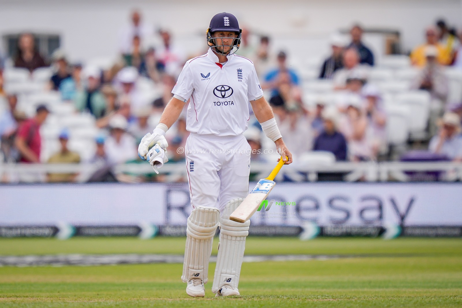 Joe Root of England walks off dejected after being run out by Henry Nicholls of New Zealand during the 3rd Rothesay Test Match Day 5 match England vs New Zealand at Trent Bridge, Nottingham, United Kingdom on 29 June 2026

(Photo by Maynard Manyowa/News Images)