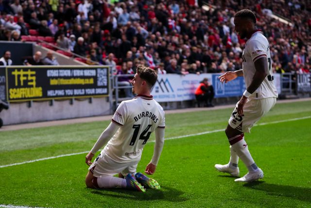 Harrison Burrows of Sheffield United celebrates his penalty goal to make it 0-1 during the Sky Bet Championship Playoff Semi-final match Bristol City vs Sheffield United at Ashton Gate, Bristol, United Kingdom, 8th May 2025

(Photo by Gareth Evans/News Images)