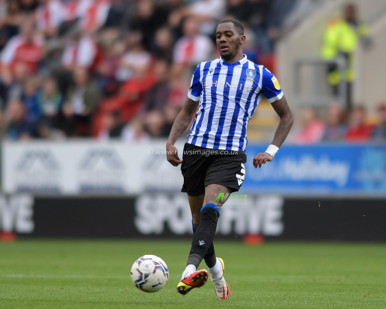 Jaden Brown #3 of Sheffield Wednesday passes the ball