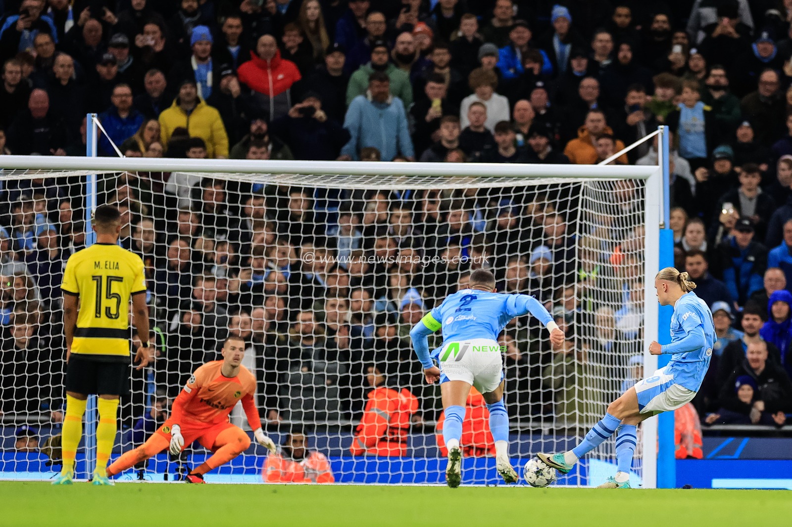 Erling Haaland #9 of Manchester City scores a penalty to make it 1-0 during the UEFA Champions League match Manchester City vs Young Boys at Etihad Stadium, Manchester, United Kingdom, 7th November 2023

(Photo by Conor Molloy/News Images)