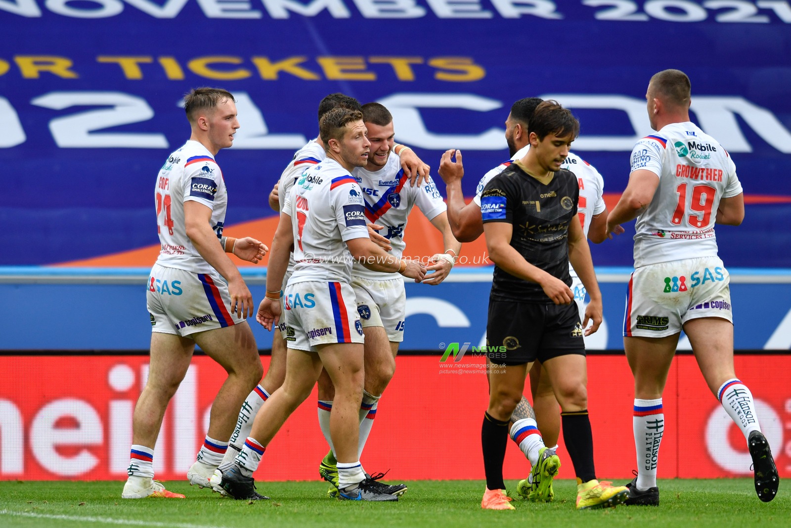 Jay Pitts (14) of Wakefield Trinity celebrates scoring his try with his team mates