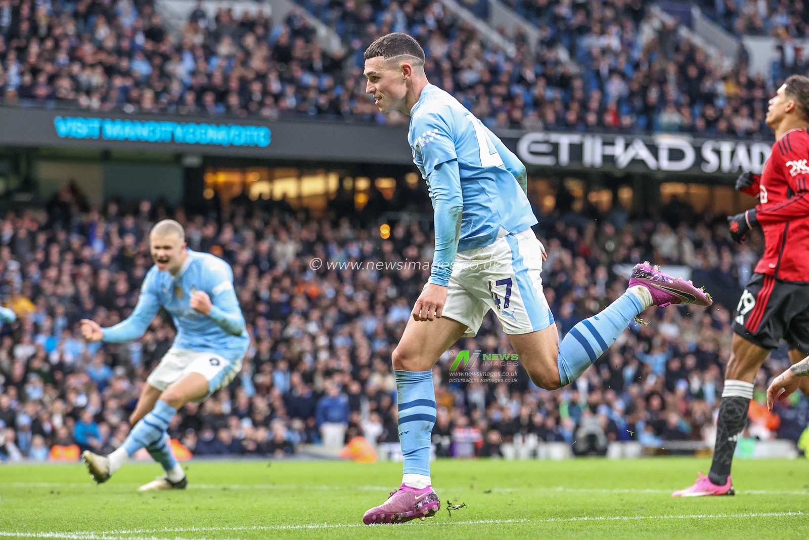 Phil Foden of Manchester City celebrates his goal to make it 2-1 during the Premier League match Manchester City vs Manchester United at Etihad Stadium, Manchester, United Kingdom, 3rd March 2024

(Photo by Mark Cosgrove/News Images)