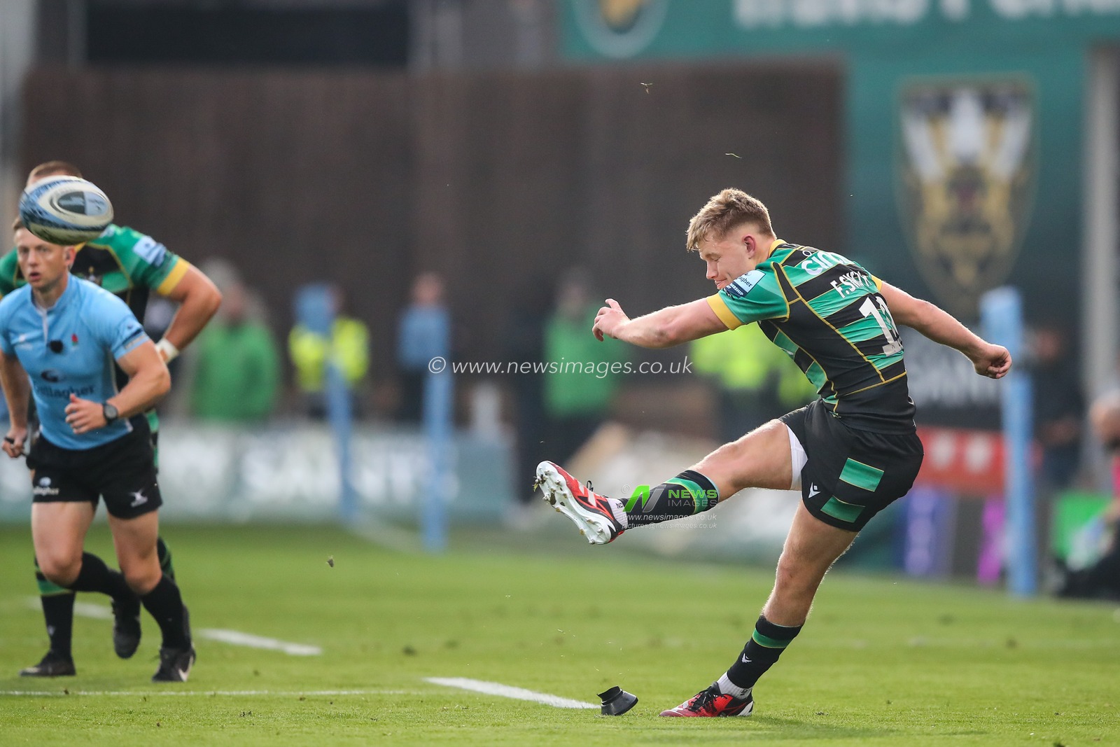 Fin Smith of Northampton Saints scores a penalty to make it 16-6 during the Gallagher Premiership Play-off Semi-final match Northampton Saints vs Saracens at Cinch Stadium at Franklin's Gardens, Northampton, United Kingdom, 31st May 2024

(Photo by Gareth Evans/News Images)