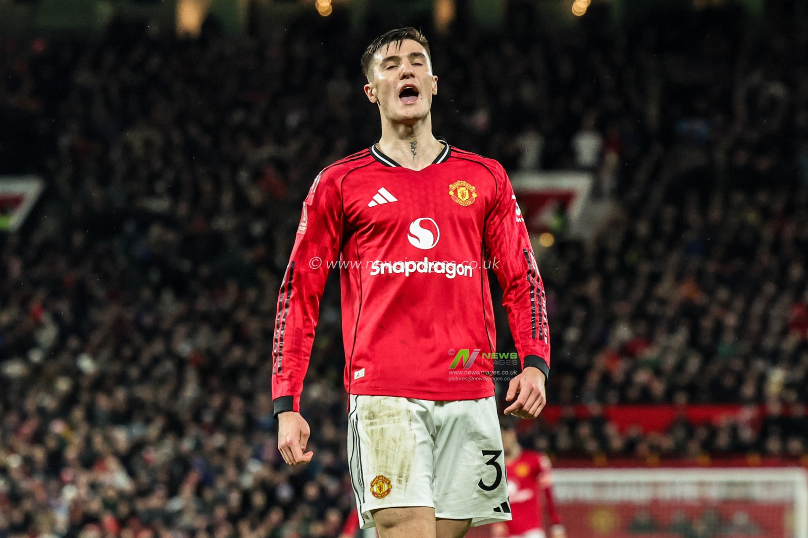 Benjamin Sesko of Manchester Untied reacts to a missed shot on goal during the Emirates FA Cup Third Round match Manchester United vs Brighton and Hove Albion at Old Trafford, Manchester, United Kingdom, 11th January 2026

(Photo by Mark Cosgrove/News Images)